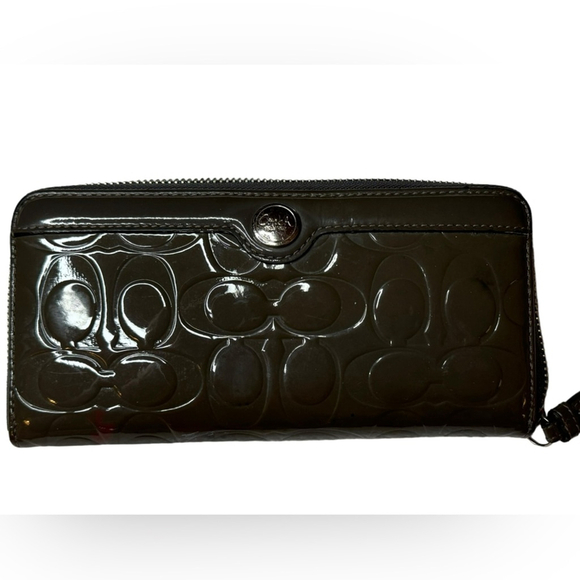 Coach Zip Around Wallet Wristlet. Embossed Glossy Patent green - Picture 1 of 5